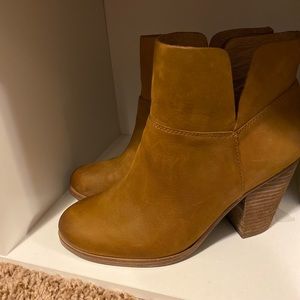 vince camuto booties